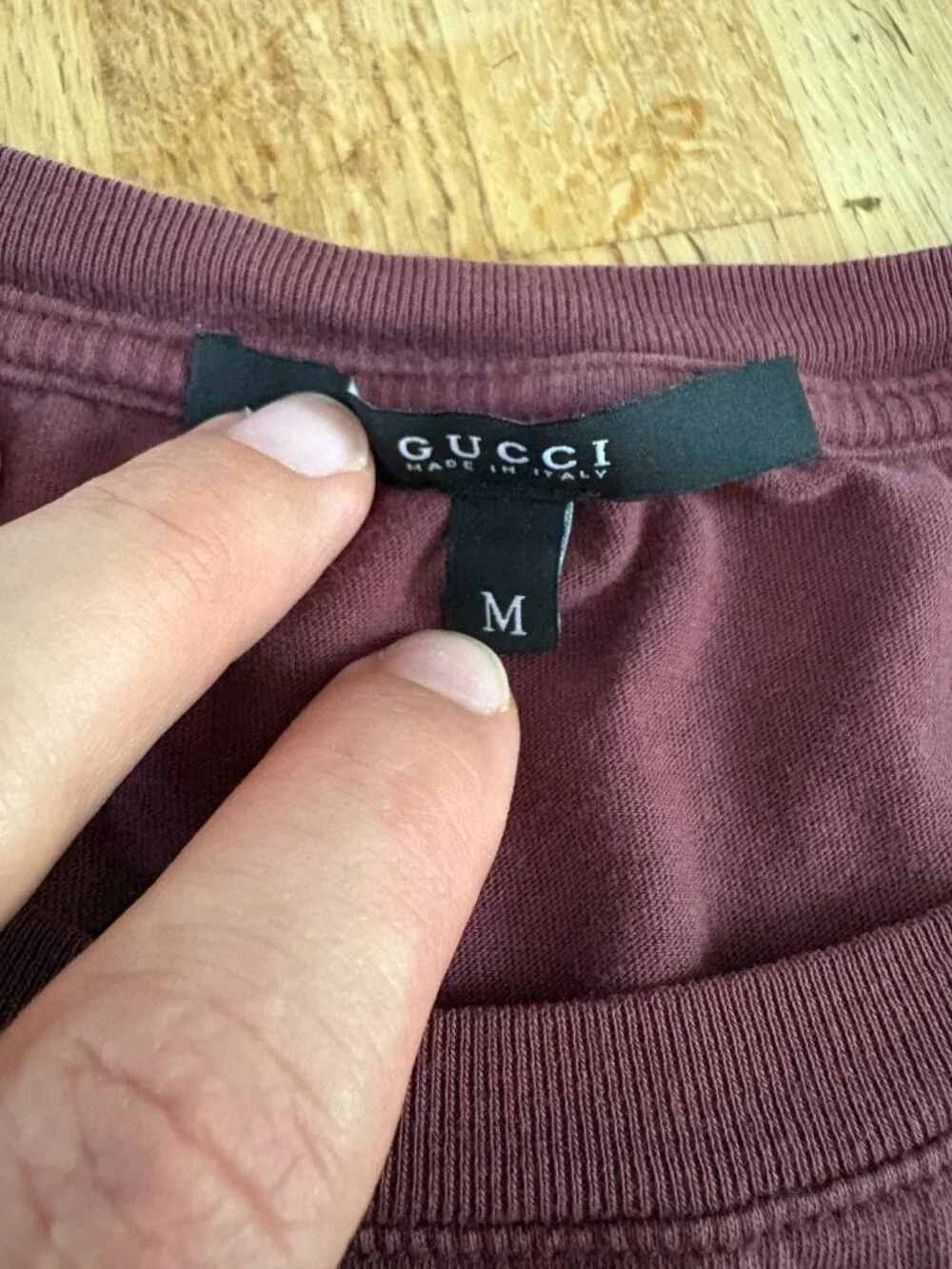Gucci Made in Italy Men’s T-Shirt Size M Burgundy Graphic Crest Logo Tee